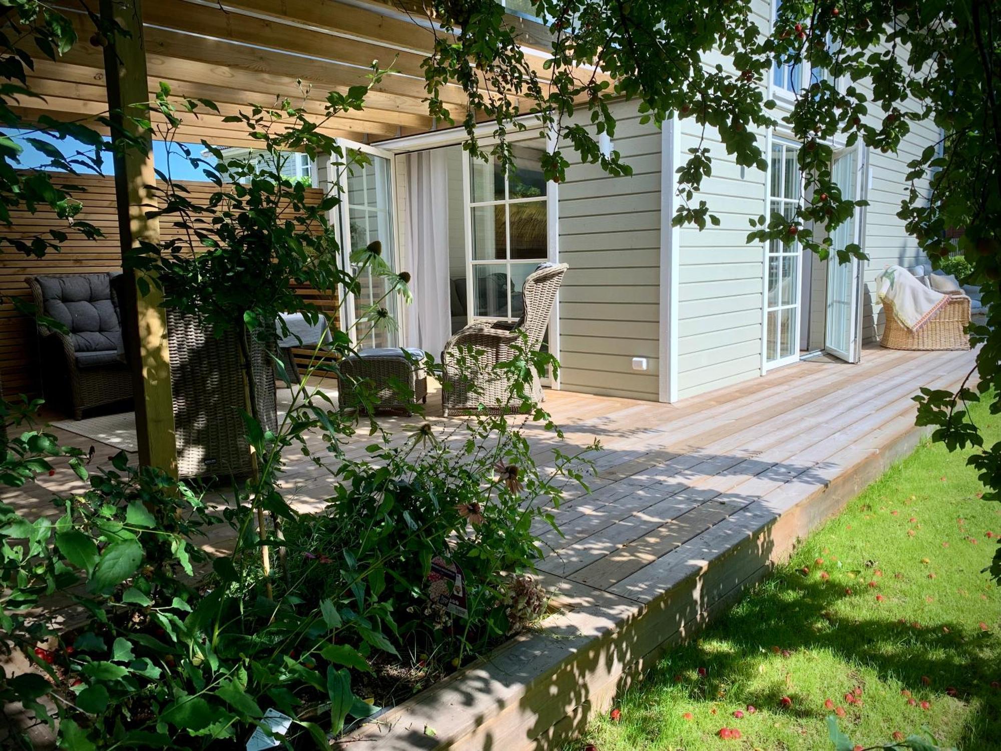 Strandnaera, Pergola, P-Plats I Hoellviken Екстериор снимка